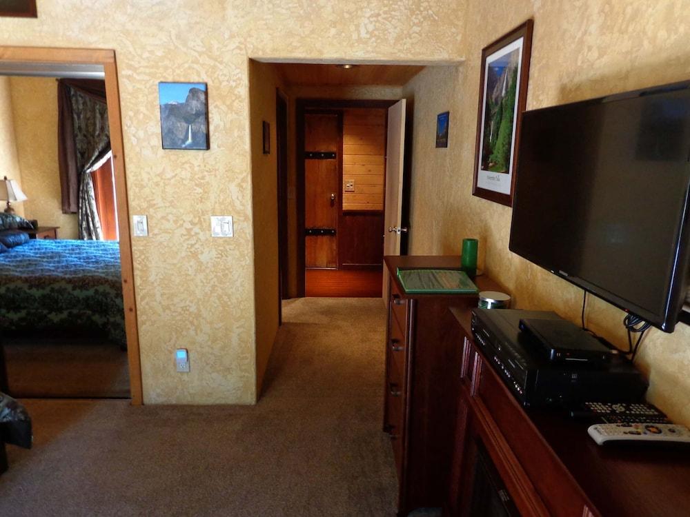 Evergreen Haus photo 20