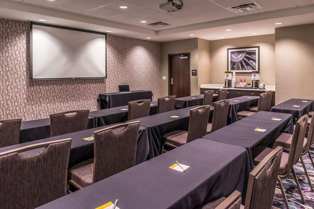 Hampton Inn & Suites Wixom photo 53