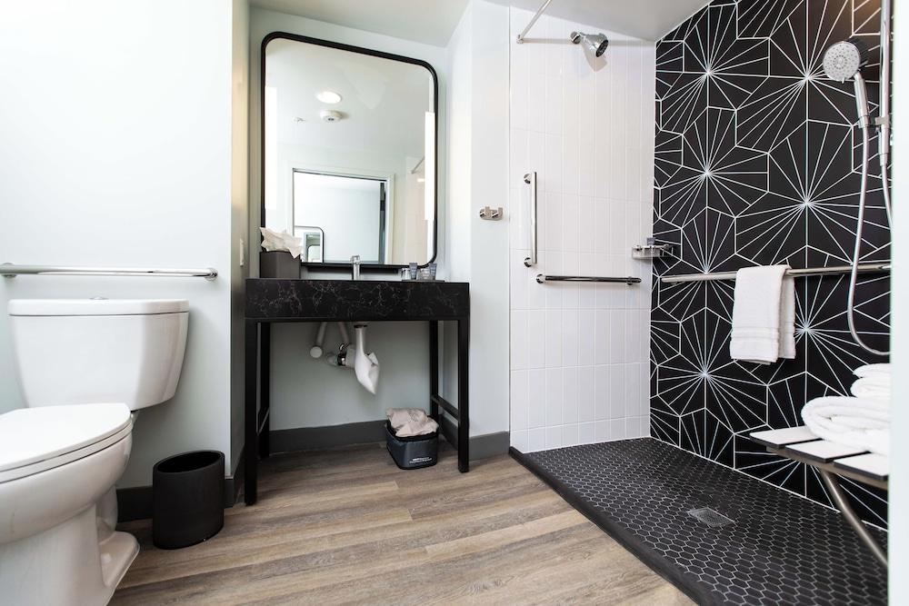 voco The Darwin Atlanta Midtown by IHG photo 40