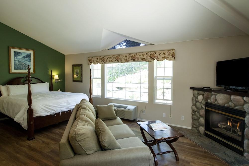 Malibu Country Inn photo 54