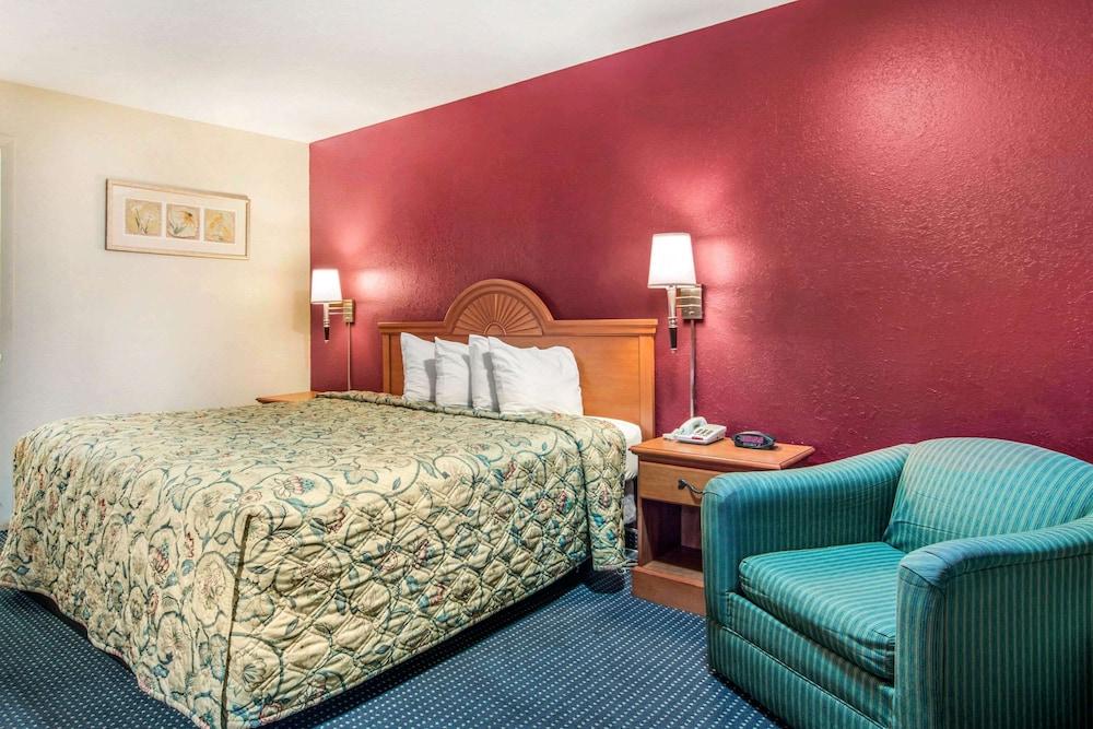 Rodeway Inn La Grange East photo 16