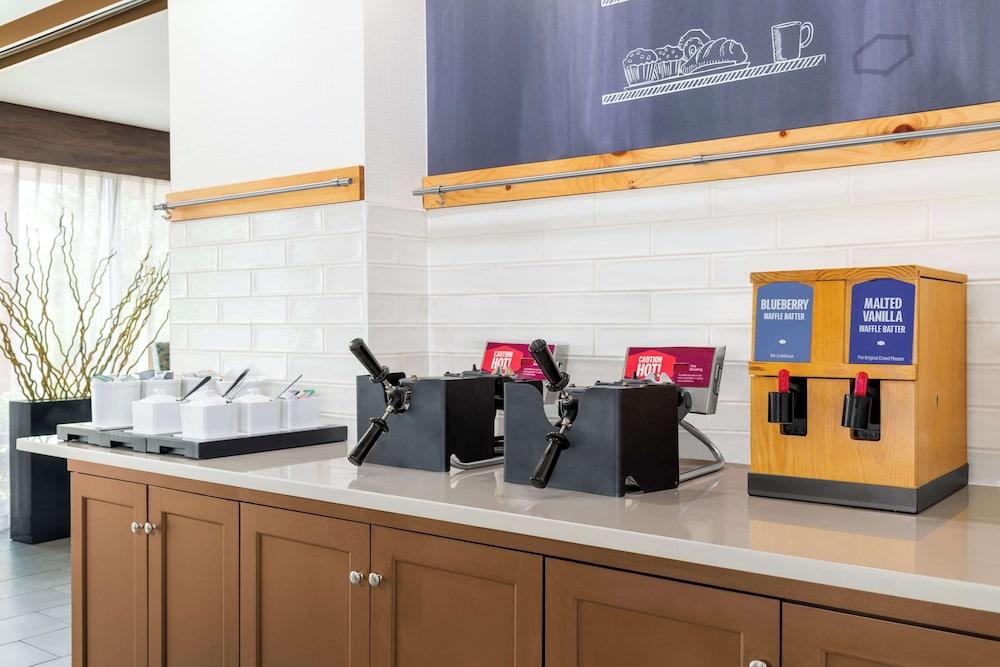 Hampton Inn Martinsburg photo 21