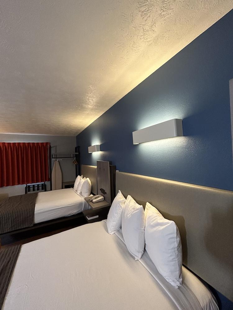 Rodeway Inn Emporia photo 5