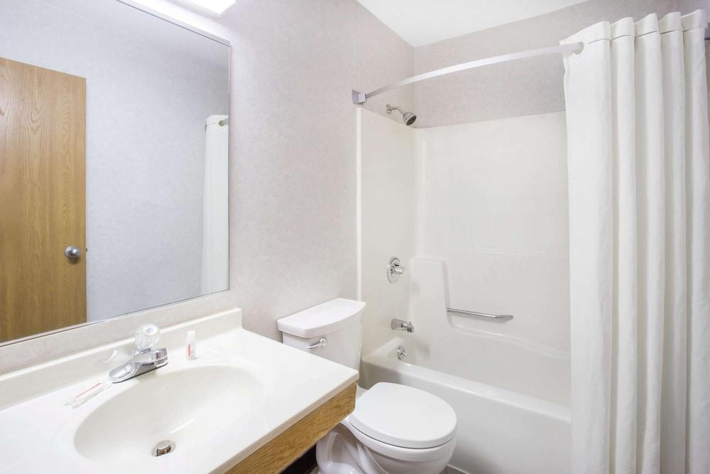 Burgundy Inn & Suites By OYO El Paso photo 15