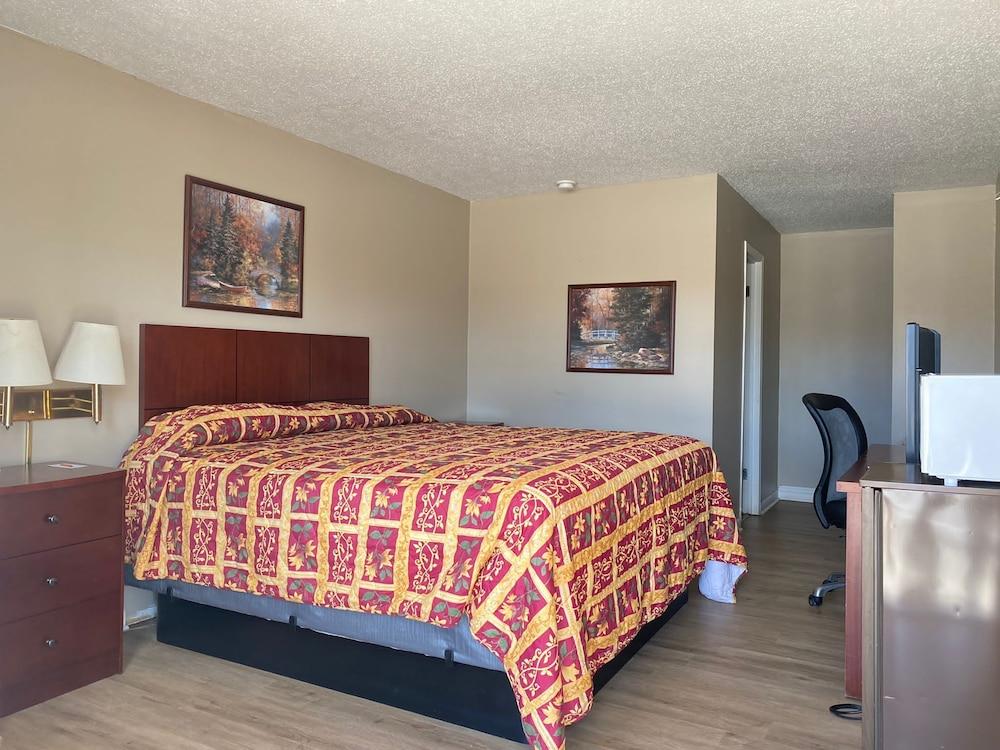 Economy Inn photo 2