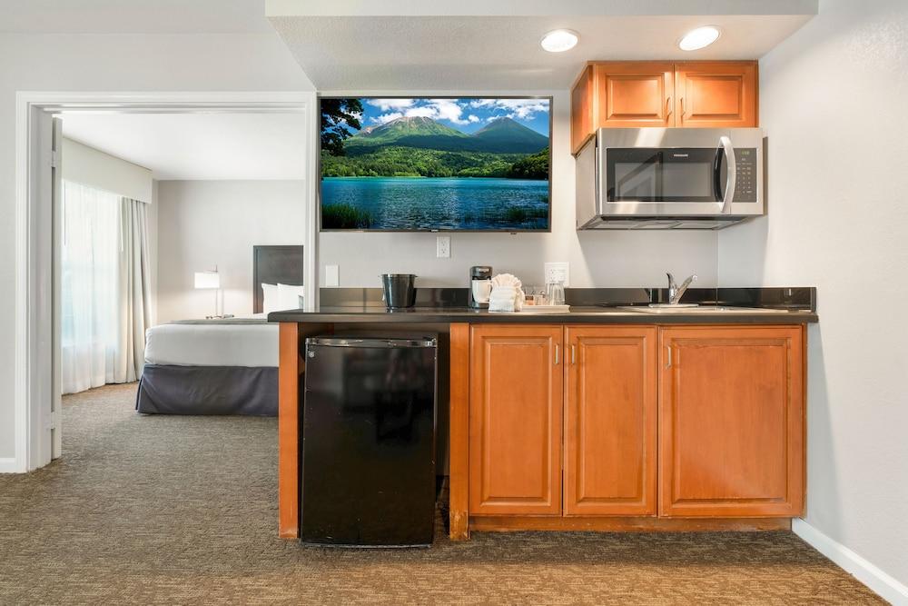 Chase Suites Hotel Brea-Fullerton photo 11