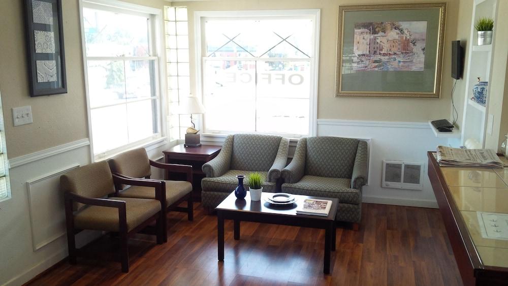 Holiday Lodge photo 15