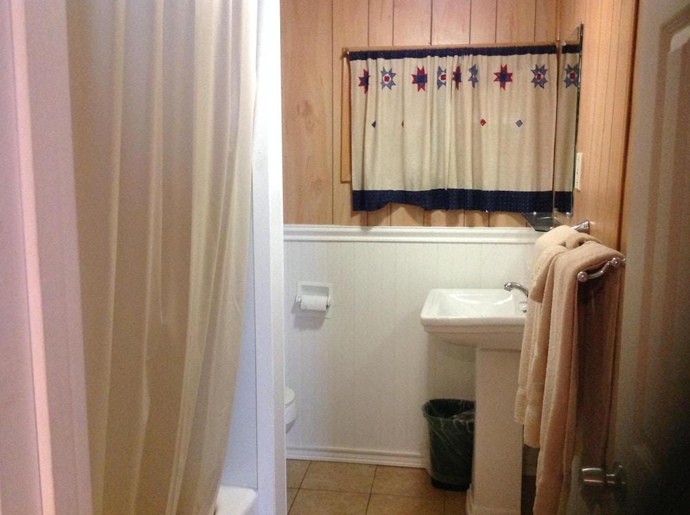 The Tides Motel photo 10