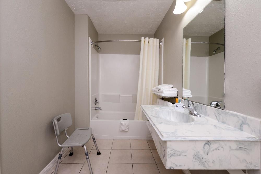 Americas Best Value Inn & Suites Waller Prairie View photo 18