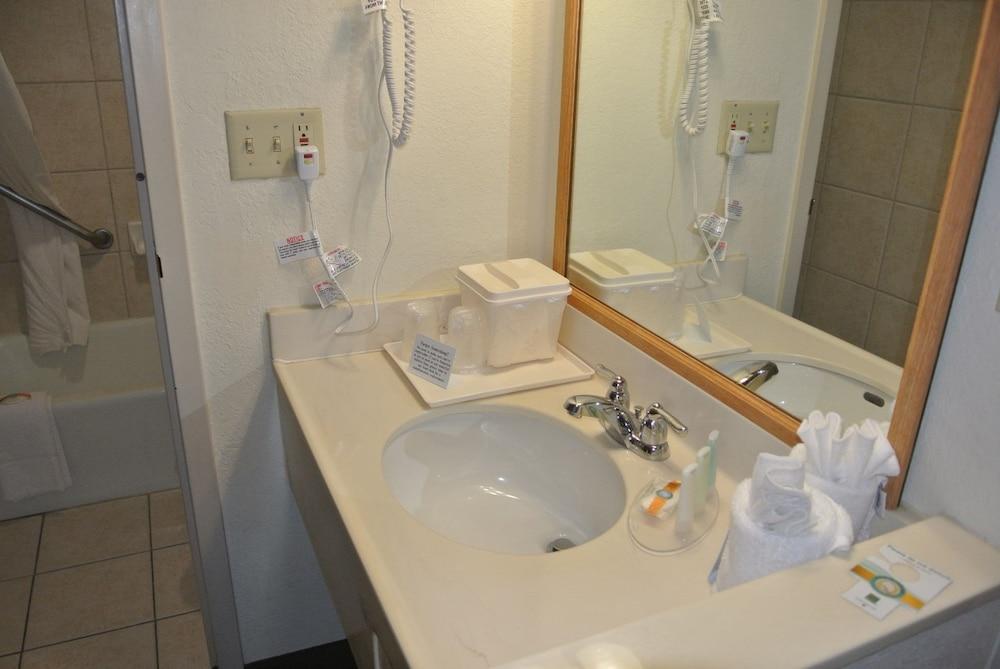 Quality Inn and Suites photo 20
