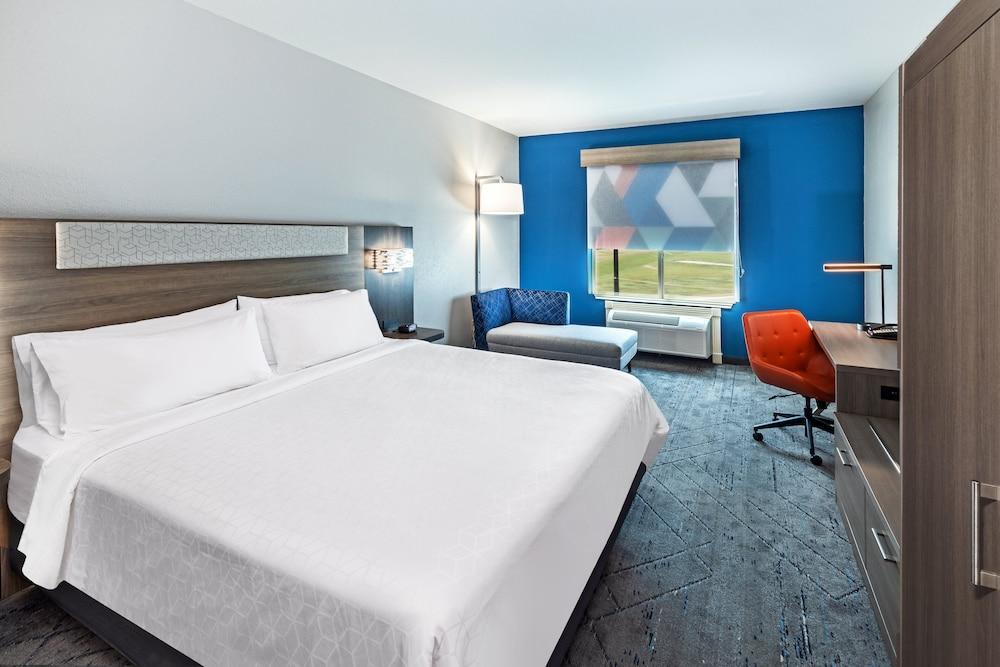 Holiday Inn Express Hotel & Suites - Houston Space Center by IHG photo 3