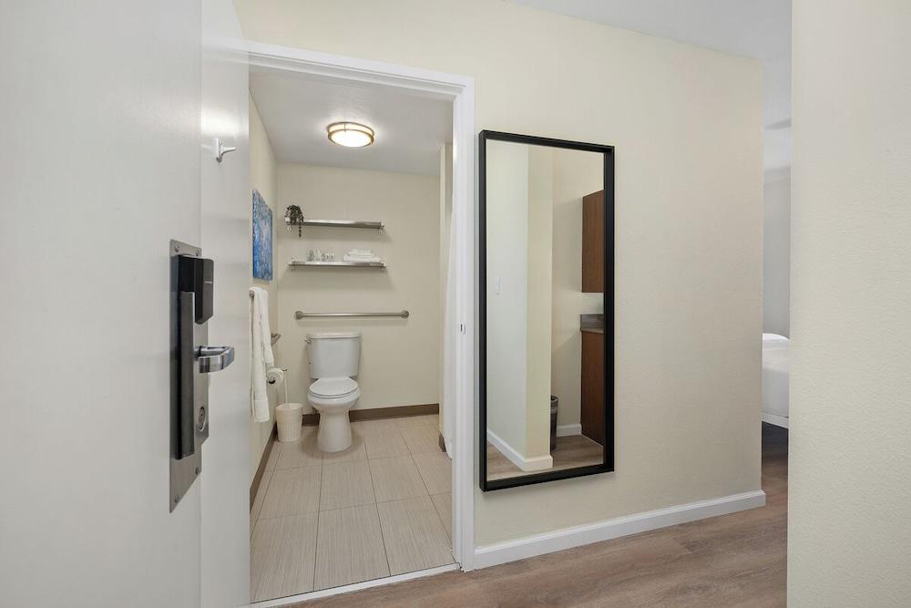 Little Italy Inn - Limited Service Apart Hotel photo 12