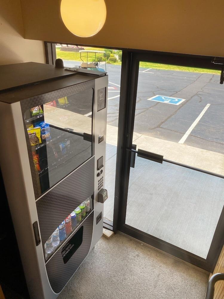 Amber's Inn & Suites photo 17