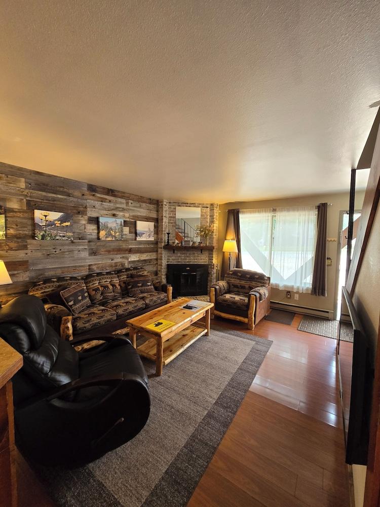 Chateau Rouge Condominiums photo 4