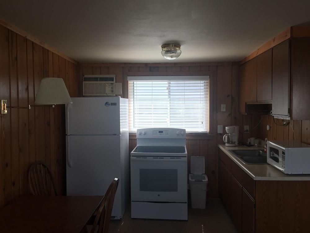 Waters Edge Motel photo 22