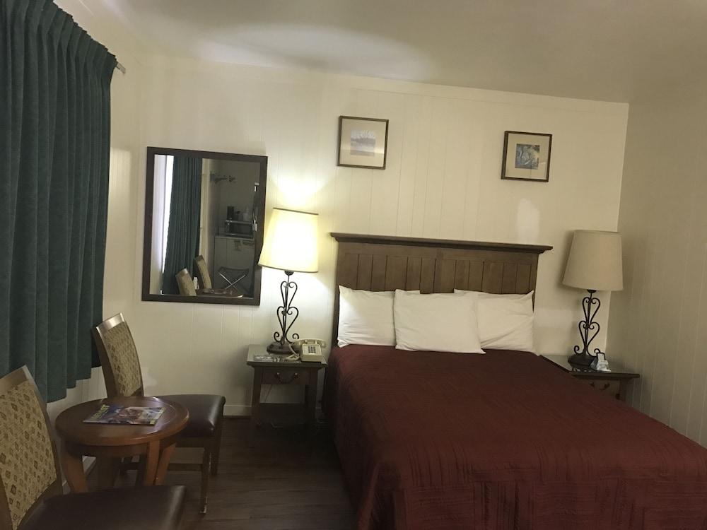 Canyonlands Motor Inn photo 27