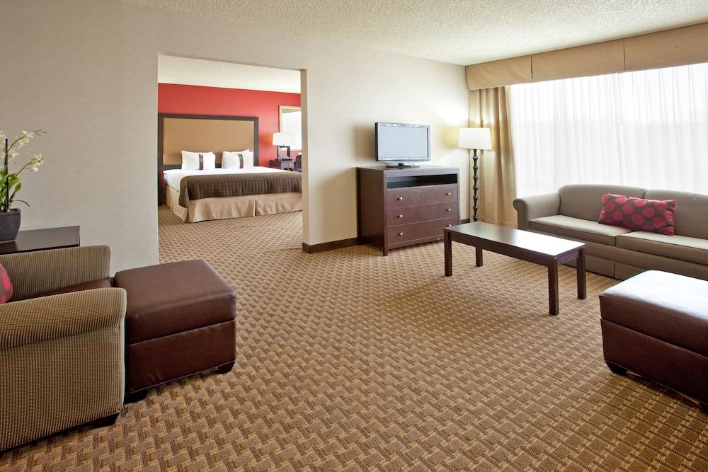 Holiday Inn Express & Suites Phoenix Midtown by IHG photo 35