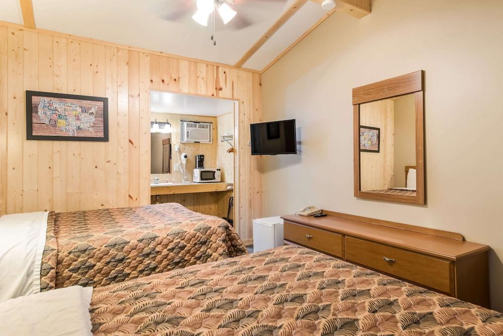 Econo Lodge Rice Lake photo 12