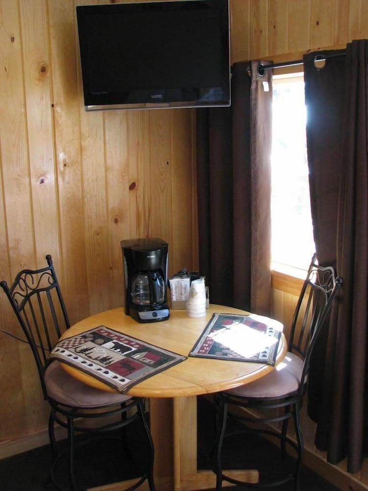 Evergreen Motel photo 19