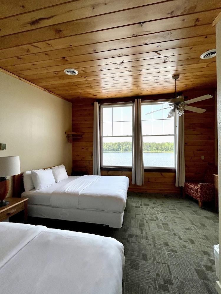 Hanging Horn Lakeside Resort photo 14