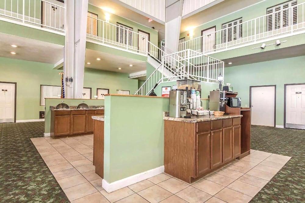 Coratel Inn & Suites By Jasper McCook photo 4