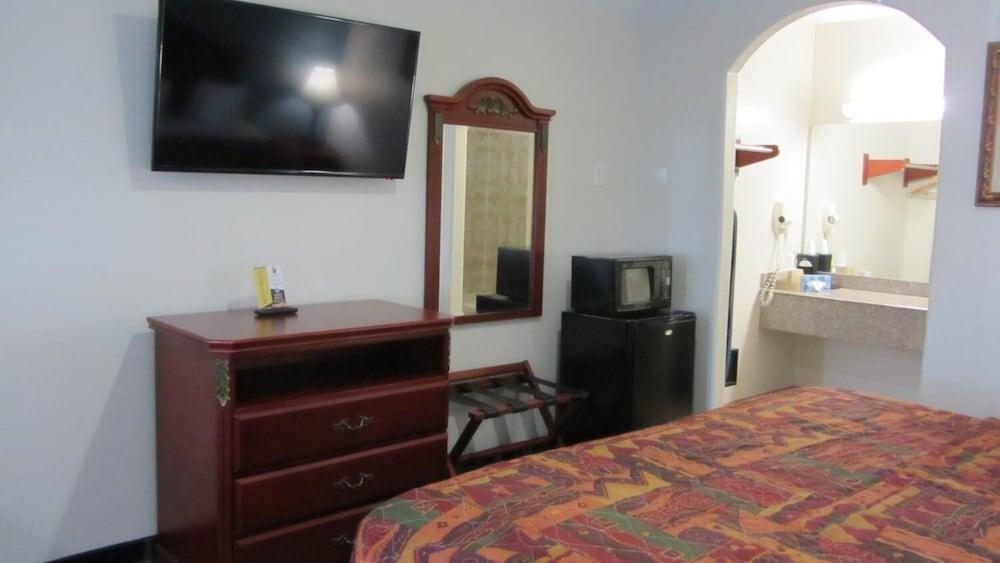 Regency Inn photo 15
