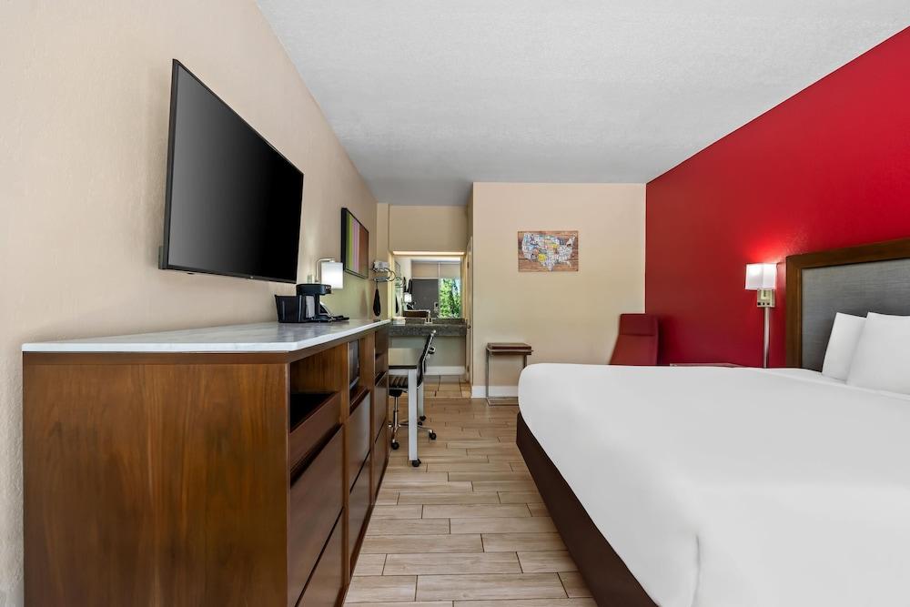 Econo Lodge Jennings photo 13