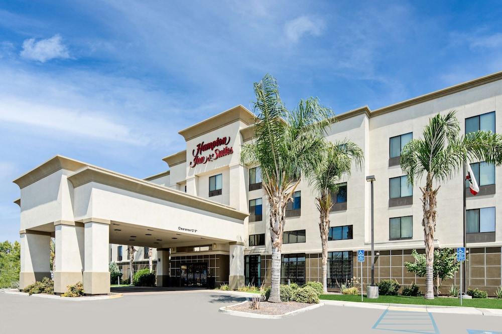 Hampton Inn & Suites Bakersfield/Hwy 58, CA photo 1
