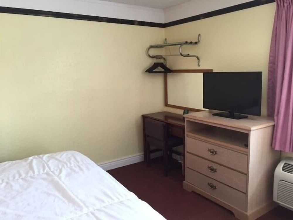 Tower Motel photo 5