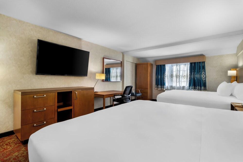 Hiltop Hotel photo 21
