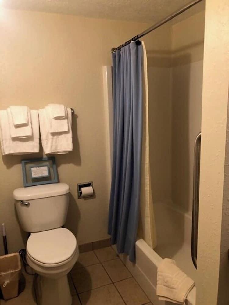 Reflections Inn photo 49