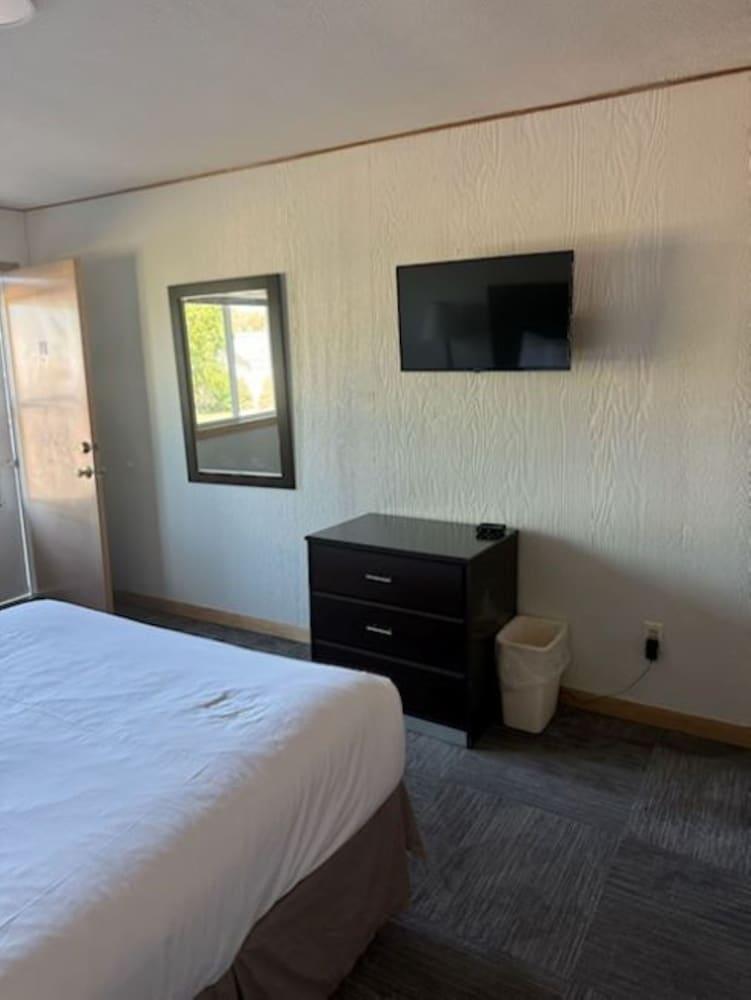 Maple Ridge Motel photo 7