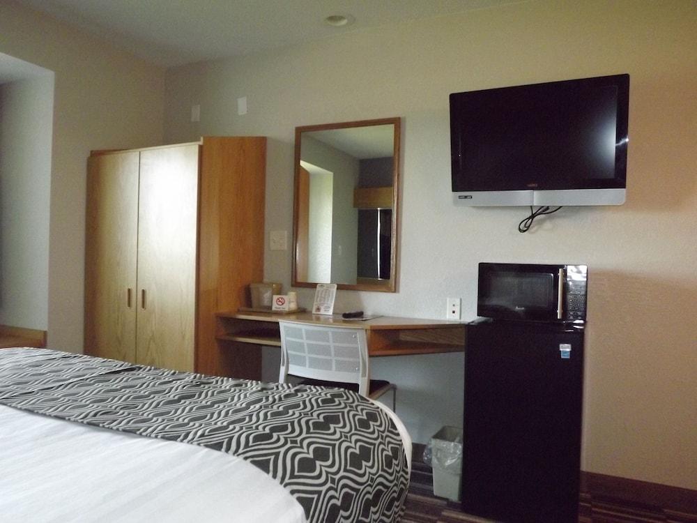 Microtel Inn & Suites by Wyndham Ames photo 22