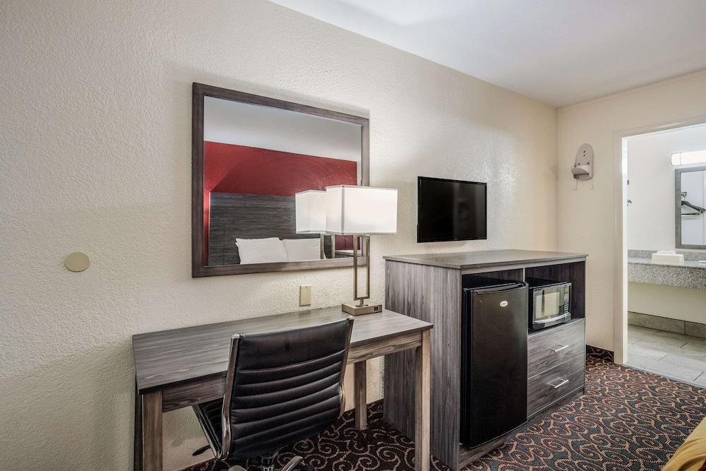 Econo Lodge Thomasville photo 34