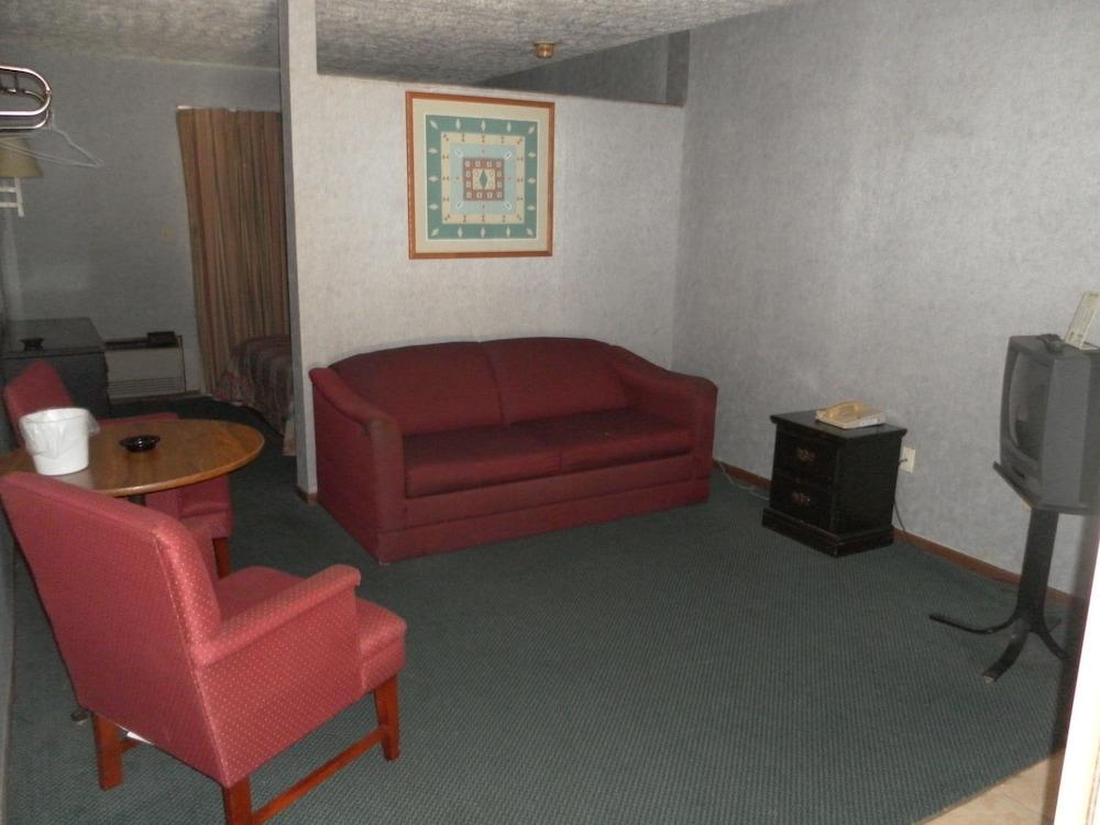 Tidewater Motel photo 19