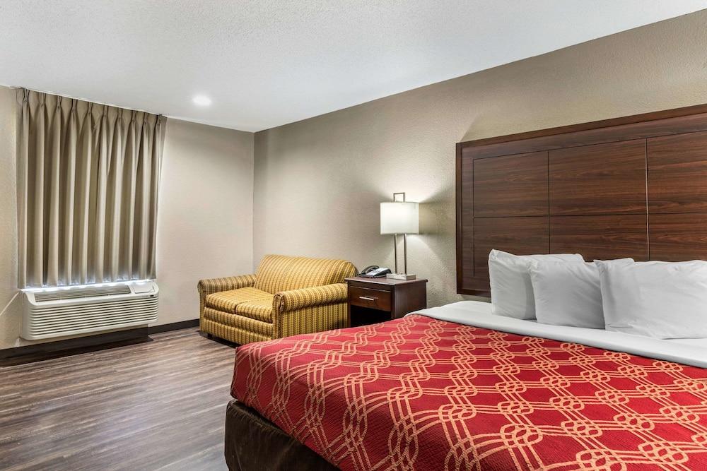 Econo Lodge Florence - Darlington photo 6