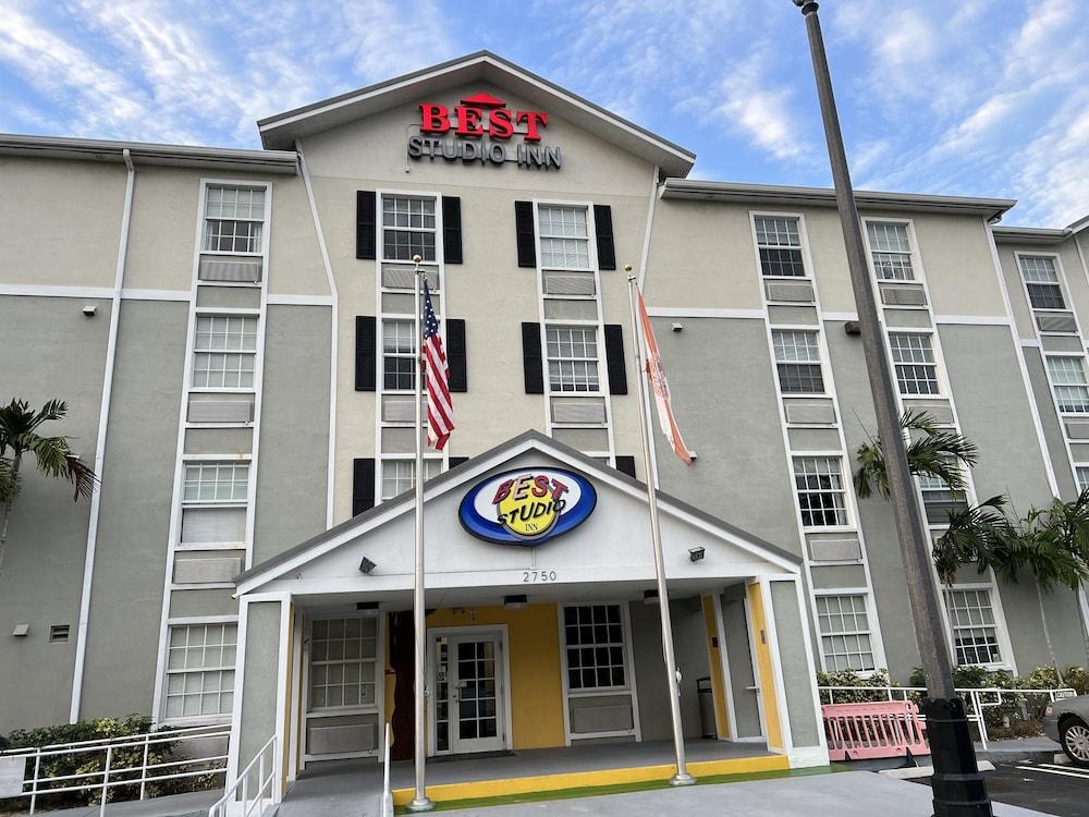 BEST STUDIO INN photo 25