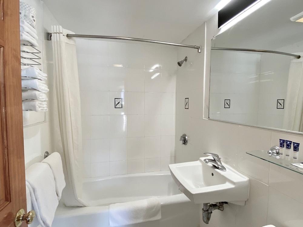 Americas Best Value Inn & Suites Hyannis Cape Cod photo 24