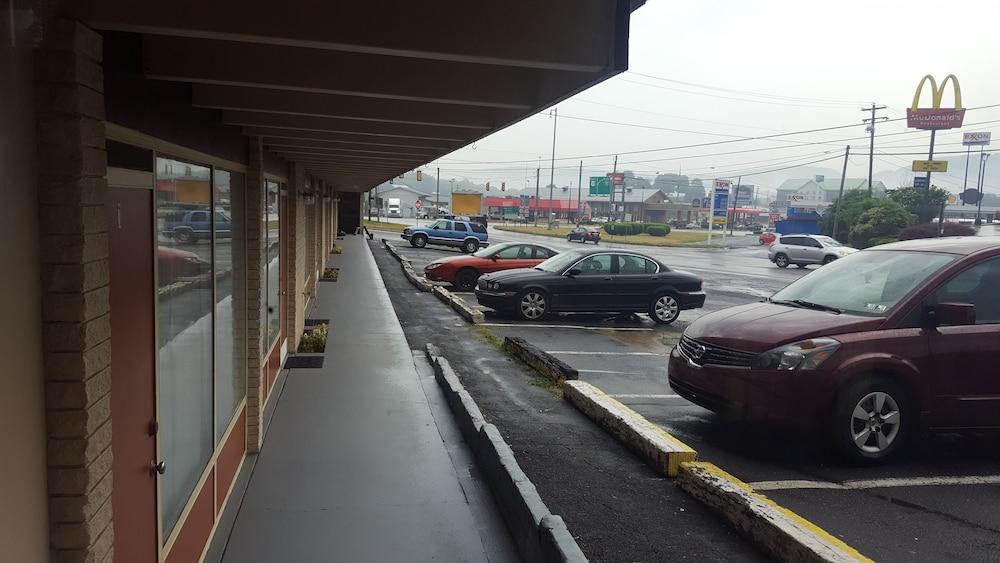 Breezwood Motel photo 3