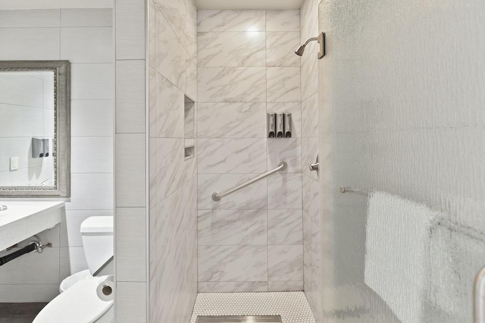 Le Blanc Inn & Suites photo 90