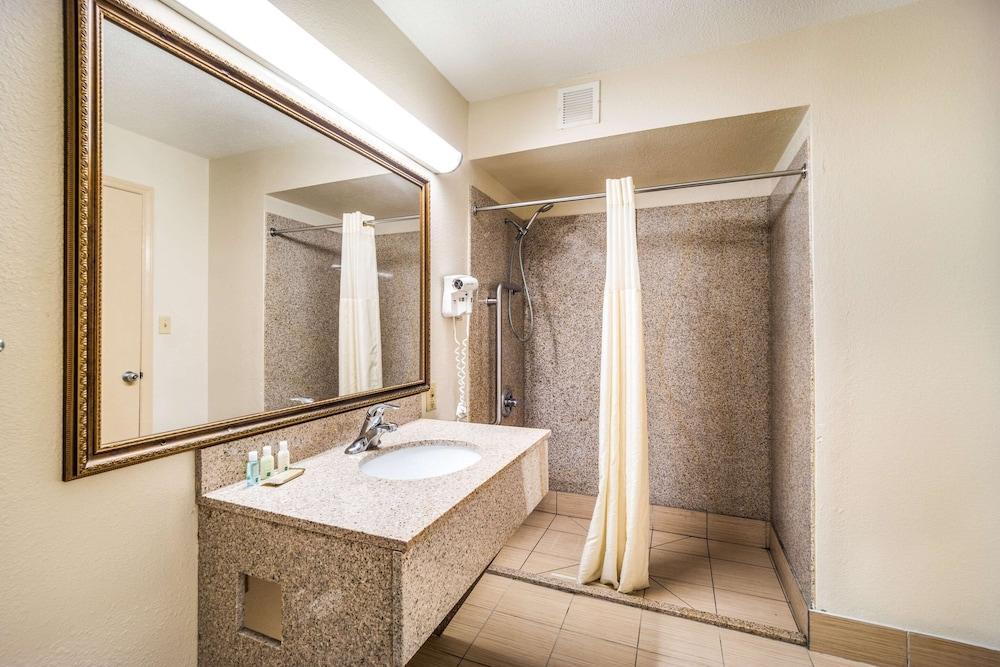 Quality Inn Columbia Airport photo 11