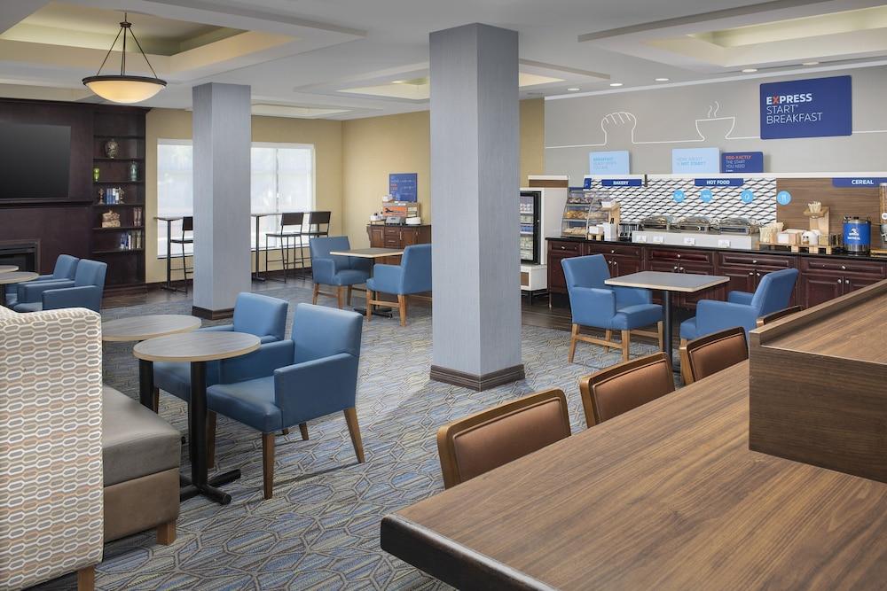 Holiday Inn Express Hotel & Suites Uvalde by IHG photo 30