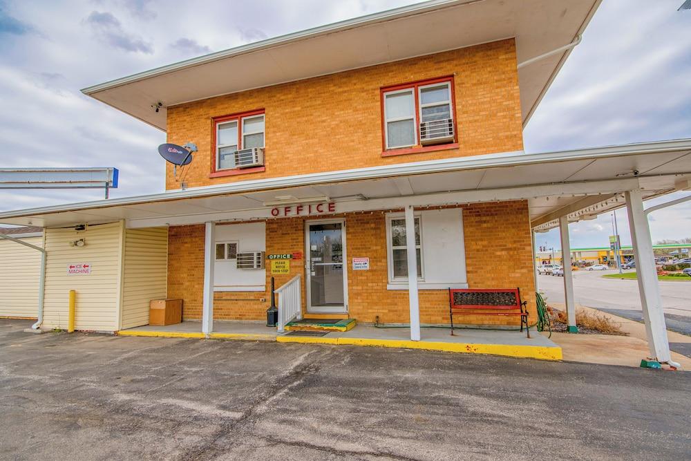 OYO Travelier Motel photo 83