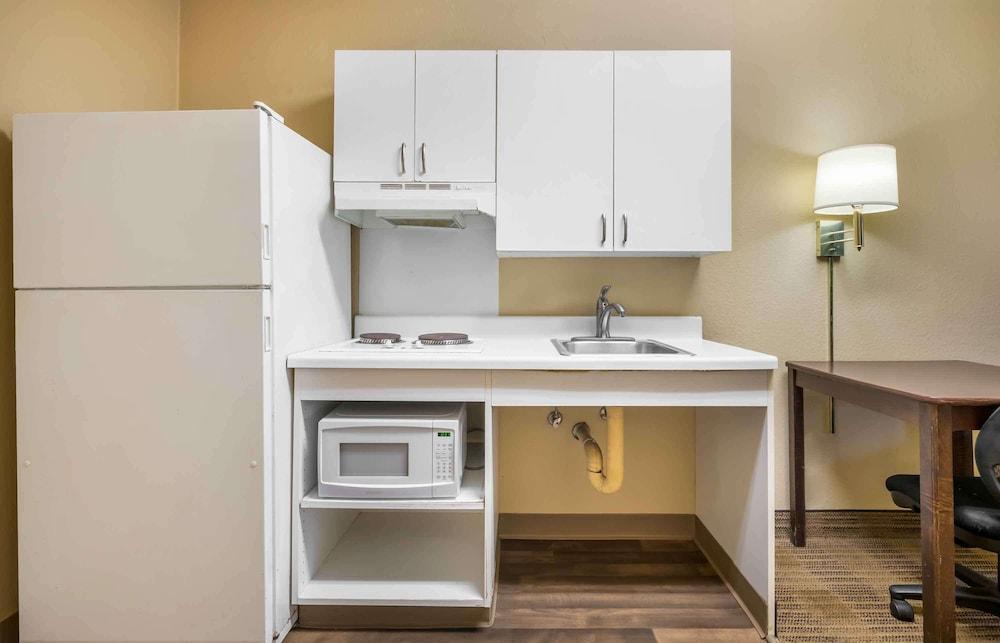 Extended Stay America Select Suites Gainesville I-75 photo 9