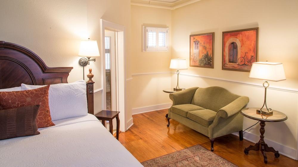 Elliott House Inn photo 22