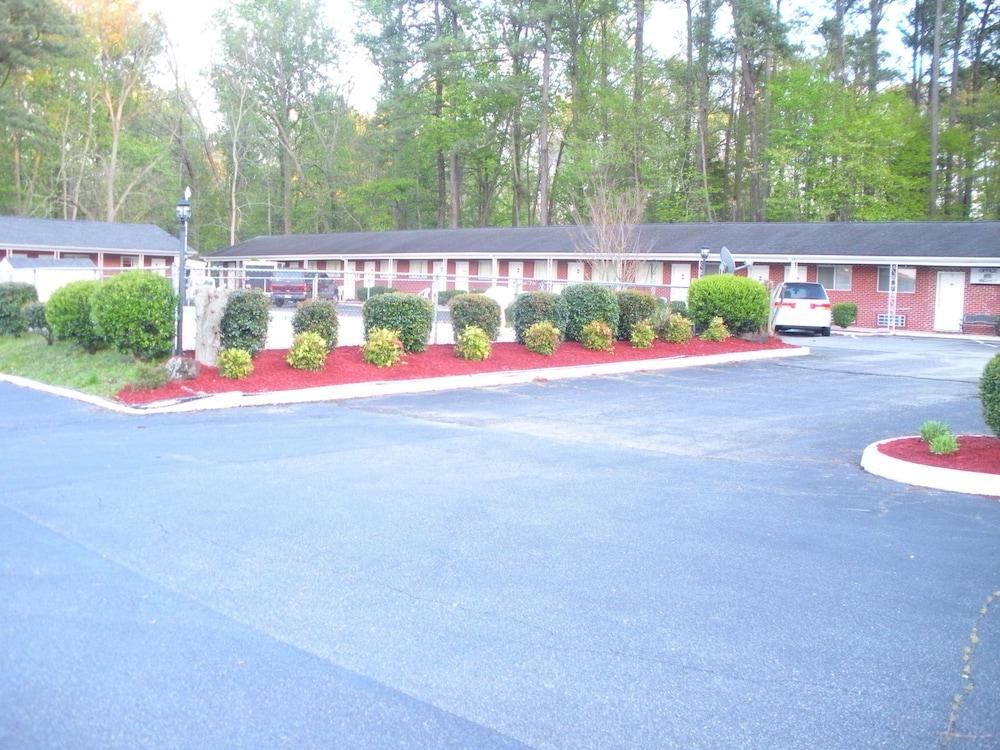 Budget Inn photo 1