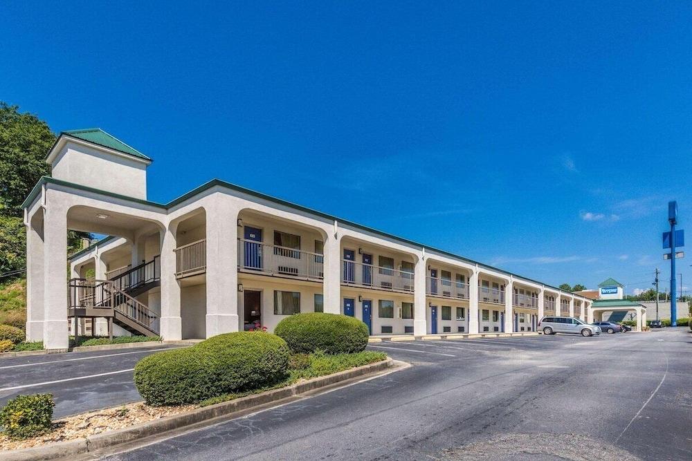 HomeTown Inn & Suites photo 20