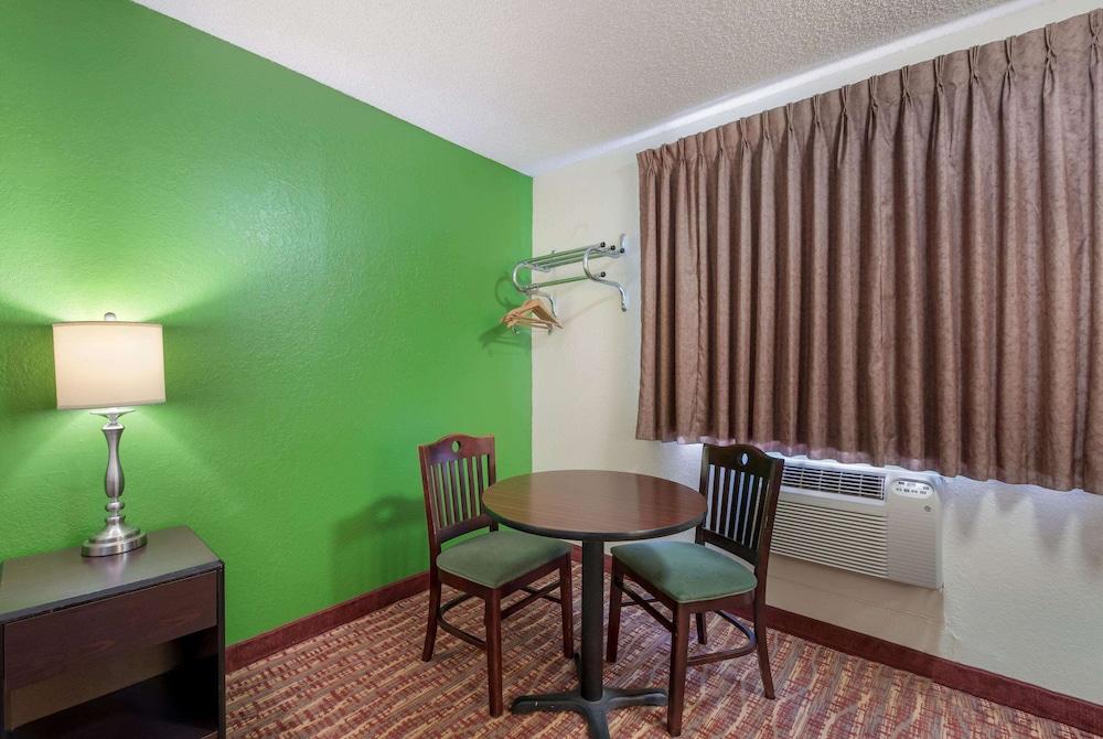 Rodeway Inn Benton photo 21