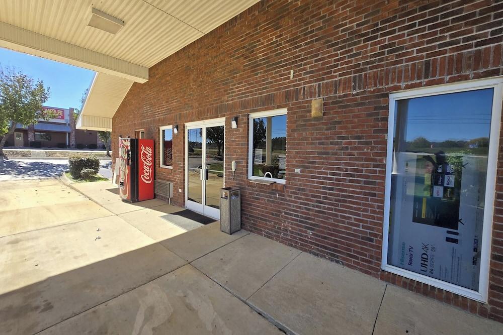 Deerfield Inn McComb I-55 photo 34