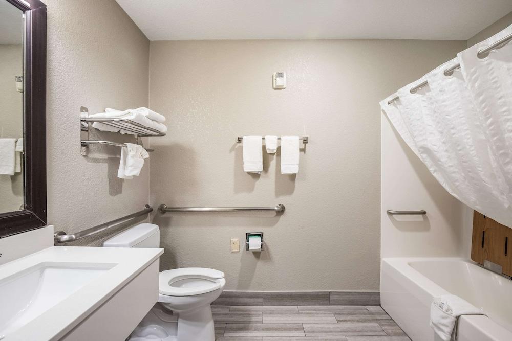Quality Inn & Suites Lodi I-90 photo 30